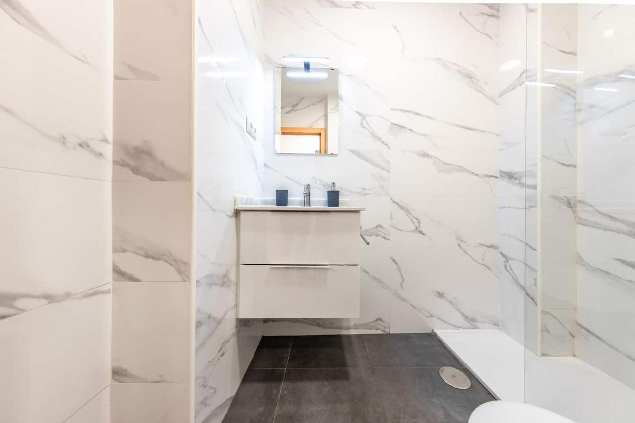 Private Rooftop & Elegant Studio - Center By Rems Apartment Малага Екстериор снимка