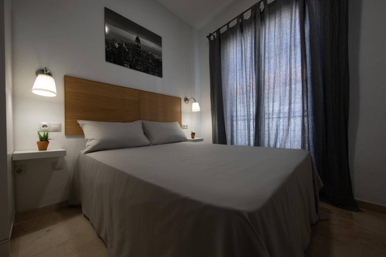 Private Rooftop & Elegant Studio - Center By Rems Apartment Малага Екстериор снимка