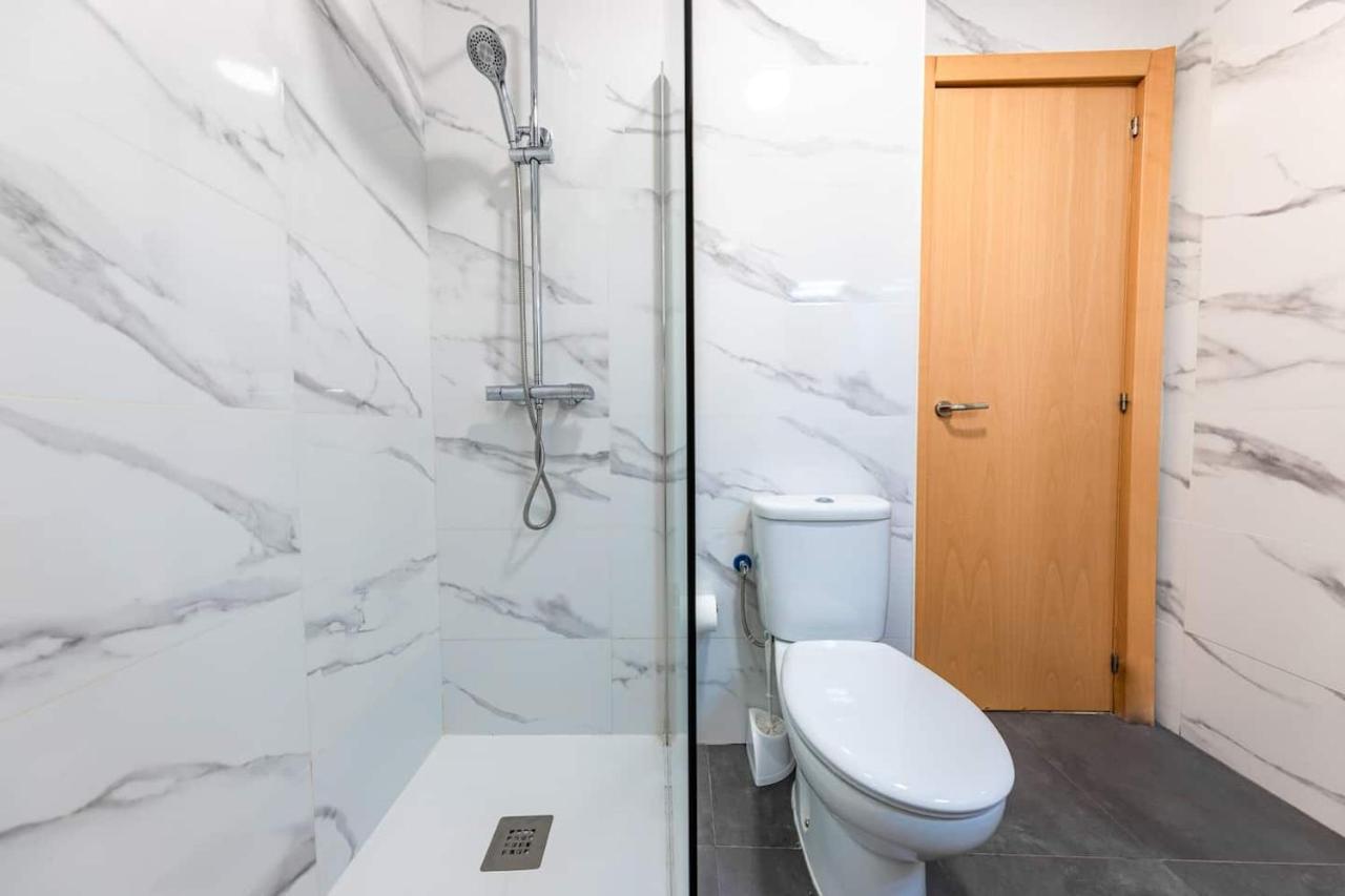 Private Rooftop & Elegant Studio - Center By Rems Apartment Малага Екстериор снимка