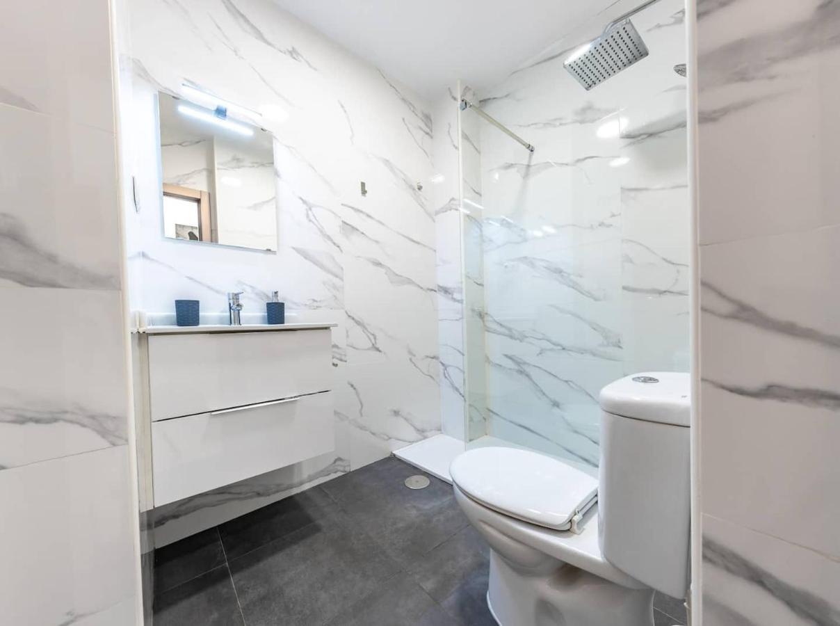 Private Rooftop & Elegant Studio - Center By Rems Apartment Малага Екстериор снимка