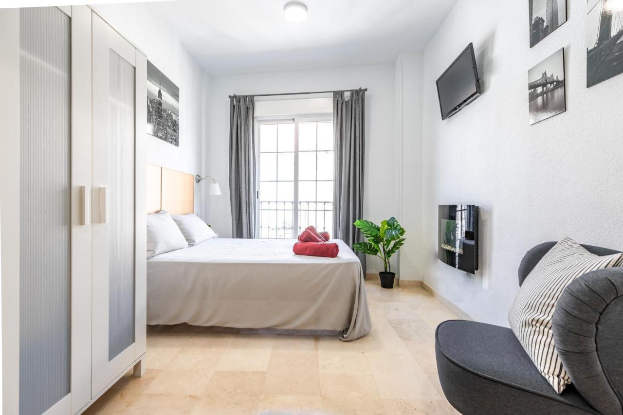 Private Rooftop & Elegant Studio - Center By Rems Apartment Малага Екстериор снимка