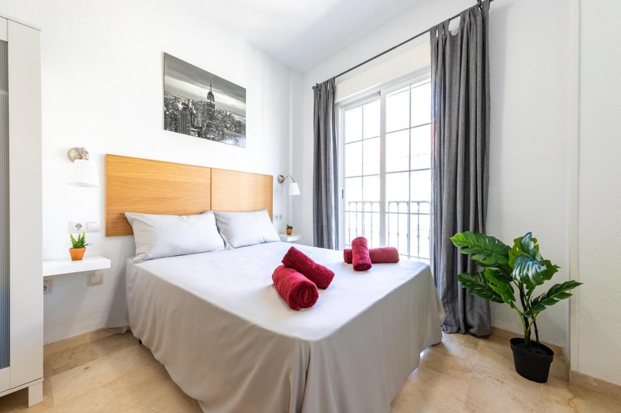 Private Rooftop & Elegant Studio - Center By Rems Apartment Малага Екстериор снимка
