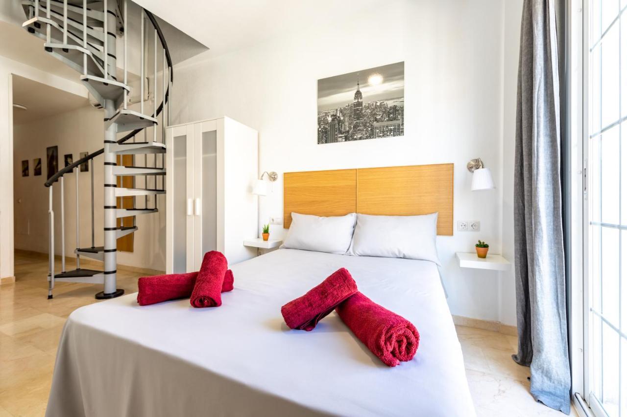 Private Rooftop & Elegant Studio - Center By Rems Apartment Малага Екстериор снимка